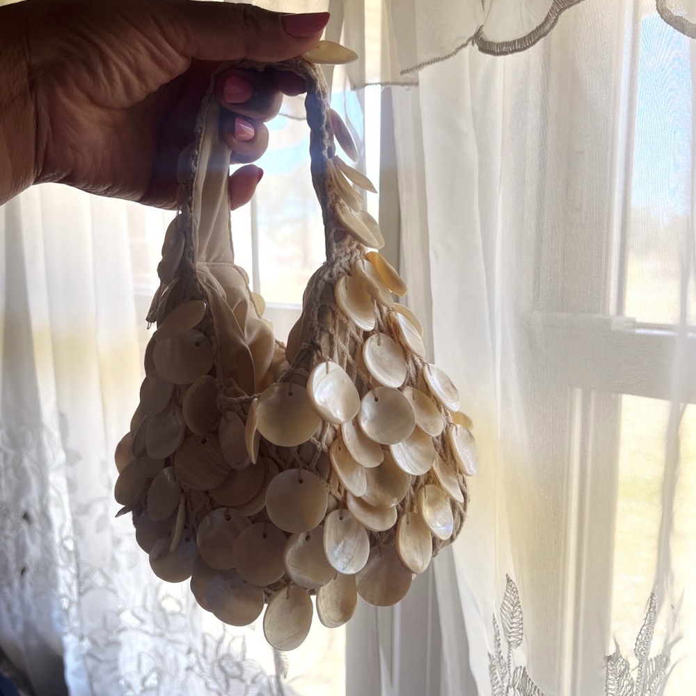 Beige Shell-Embellished Mesh Tote Bag Mermaid Season - Picture 8 of 9